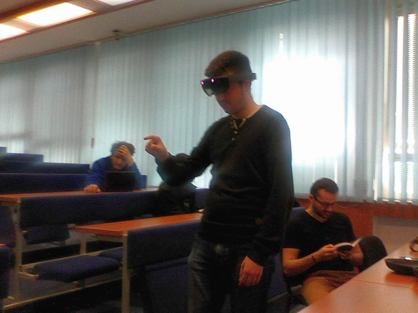 Použitie virtuálnej prilby HoloLens
