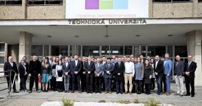 Spolocna foto na konferencii SCYR 2025